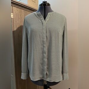 Talbots Hunter Green and White Houndstooth Blouse. EUC from a smoke free home.